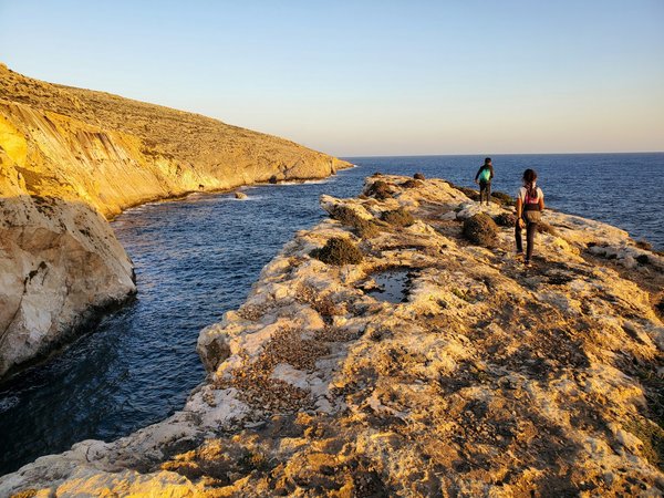 Quels sont les meilleurs itinéraires pour une randonnée en bord de mer en Grèce ?